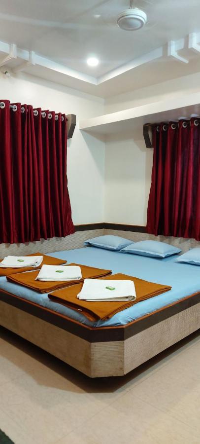 Sai Raghunandan Guest House เชอร์ดี ภายนอก รูปภาพ
