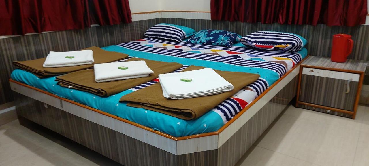 Sai Raghunandan Guest House เชอร์ดี ภายนอก รูปภาพ